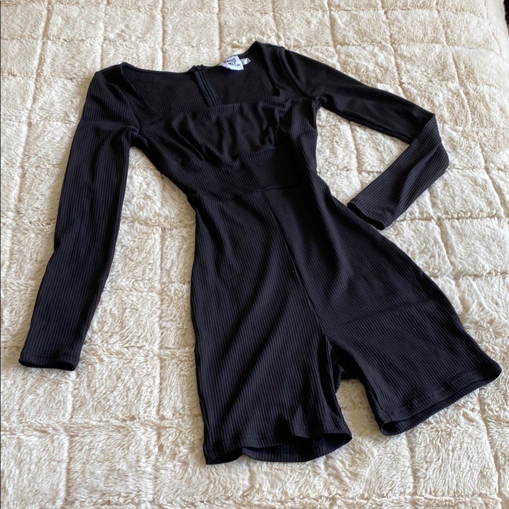 🌼 NWOT Black Ribbed Long Sleeve Romper
